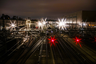 东京的铁路夜景。图片下载