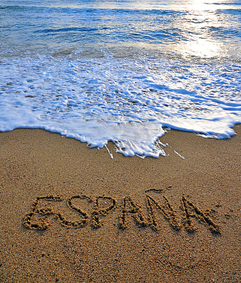 沙滩上“西班牙”的标志图片下载