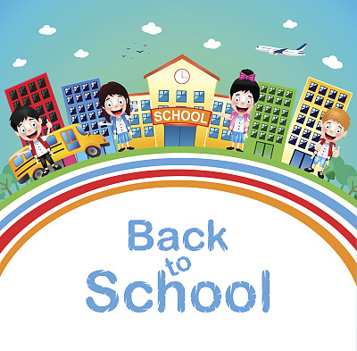 可爱的小朋友站在教学楼前图片下载