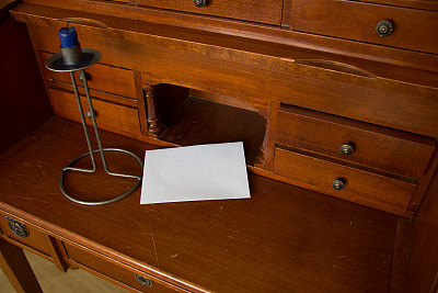 有信的旧写字台图片下载