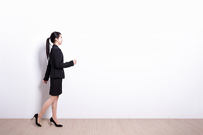 商业女人走图片下载