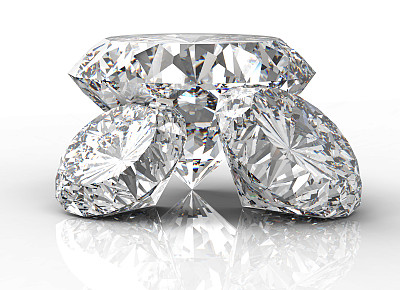 三颗钻石孤立在白色上图片下载