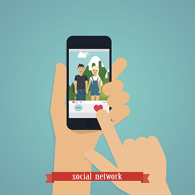 人的手的手指按下像(爱)按钮图片下载