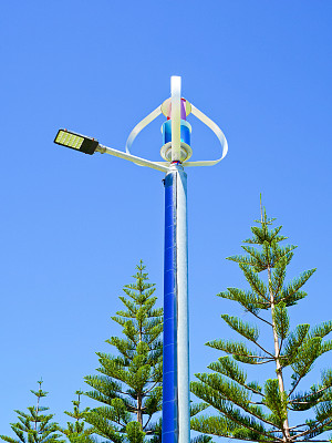 太阳能和风能路灯图片下载