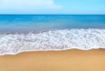 热带海滩上模糊的软浪图片下载