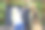 小女孩用粉笔给练习写答案图片下载