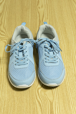 运动鞋-正面视图图片下载