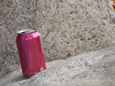 沙滩上的苏打水图片下载