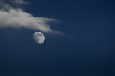 月亮和云，最小的图片和大的空间复制图片下载