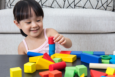 玩玩具照片素材ID：167232436