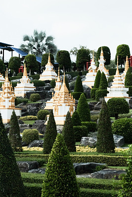 泰国寺庙中的宝塔图片下载