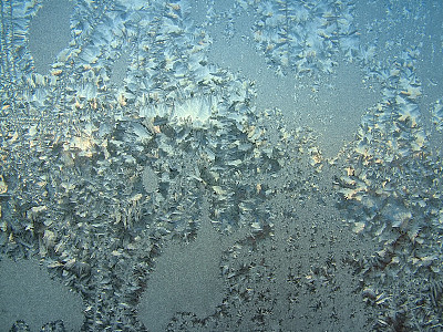 窗户上的雪花图案图片下载