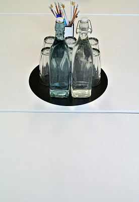 瓶子和玻璃杯的组成图片下载