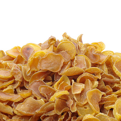 白色背景上的干土豆片图片下载