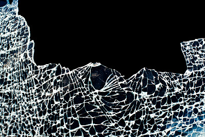 车祸中破碎的挡风玻璃素材图片