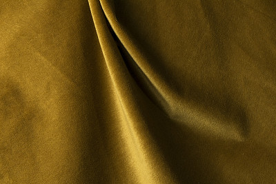 类似天鹅绒的金色安哥拉山羊丝绒织物，与天然丝线混纺。马海毛纺织。羊绒、天鹅绒、麂皮效果。为装饰素材图片