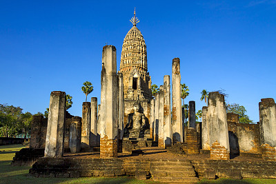 在佛寺寺塔塔那玛哈塔寺的建筑美与阳光图片下载