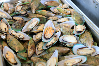 用白葡萄酒酱烹制的贻贝。豪华餐厅菜单照片，地中海美食，海鲜餐点概念图片下载