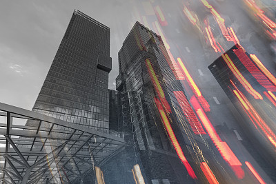 摩天大楼和高速公路在城市，概念商业图片图片下载