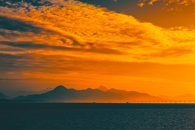 日落时分的深圳湾公园图片下载