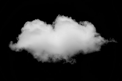 白云孤立在黑色背景上图片下载