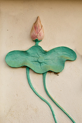 莲花灰泥雕塑装饰庙宇墙壁图片下载