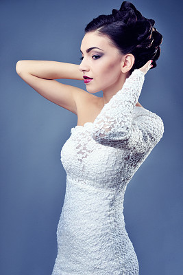 年轻美丽的新娘特写肖像图片下载