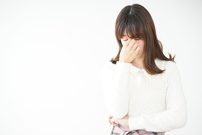 有悲伤情绪的年轻女子图片下载