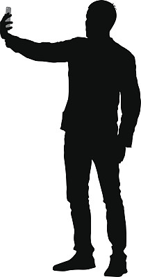 剪影男子用智能手机在白色背景下自拍。矢量图图片下载