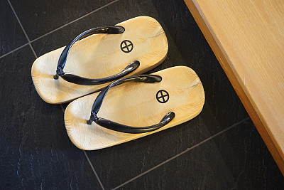 日本传统的鞋类图片下载