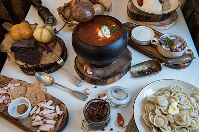俄罗斯美食餐桌素材图片