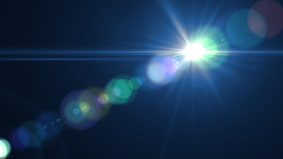 镜头在黑色背景上的光晕。很容易在照片上添加叠加或滤镜图片下载