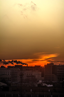黎明。大城市。图片下载