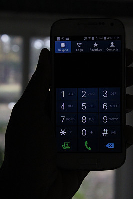 我正要给朋友打电话图片下载