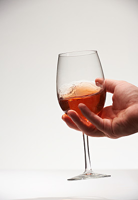 用手摇红酒杯图片下载