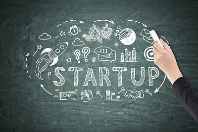 在绿色黑板上手动启动图片下载