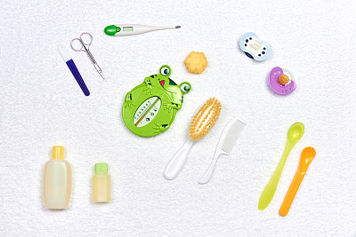 婴儿有机化妆品沐浴在白色背景顶视图图片下载