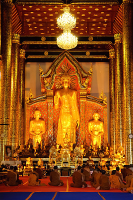 泰国清迈切迪琅寺的佛像图片下载
