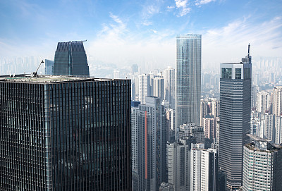 云中重庆的城市景观和天际线素材图片