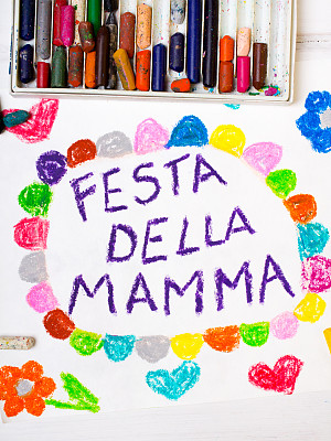 色彩斑斓的意大利母亲节卡片，上面写着“母亲节”图片下载