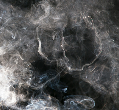 抽象的背景。黑色背景上的烟雾图片下载