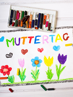 彩色图画-德国母亲节卡片上写着“母亲节”图片下载