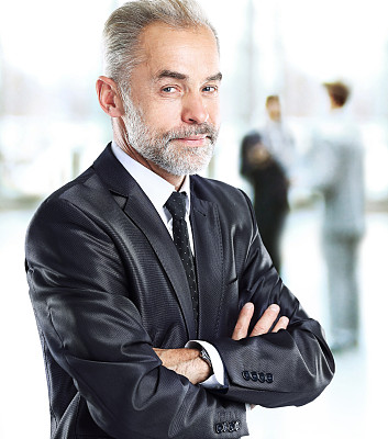 快乐聪明的商人与团队成员讨论背景图片下载