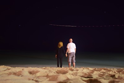 保税与爱图片下载