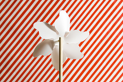 条纹纸风车玩具图片下载