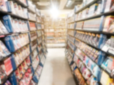 模糊CD店的背景在一个唱片店图片下载