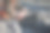用手提钻钻墙的专业工人。图片下载