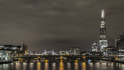 伦敦碎片大厦(Shard London)的夜景图片下载