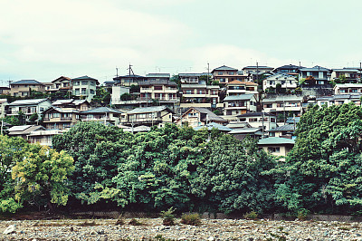 河边的房子图片下载