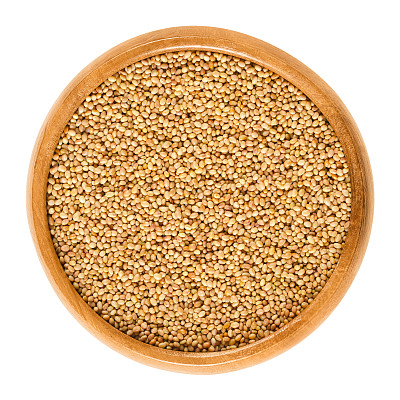 深红色的三叶草种子放在木碗里，盖在白色的上面图片下载